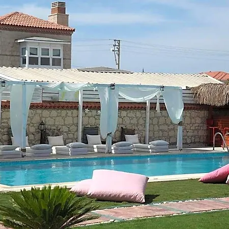 Kemerlihan Deluxe אלאקאטי