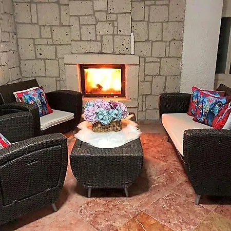 Kemerlihan Deluxe אלאקאטי
