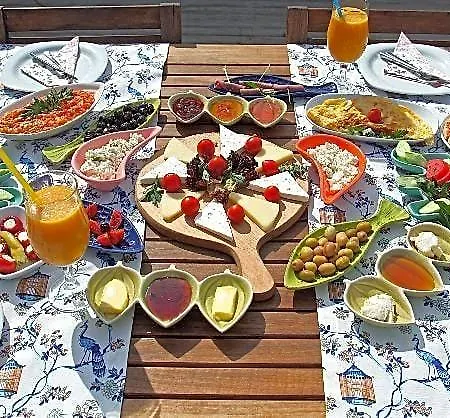 Kemerlihan Deluxe 3* אלאקאטי