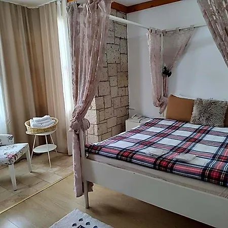Kemerlihan Deluxe מלון 3*